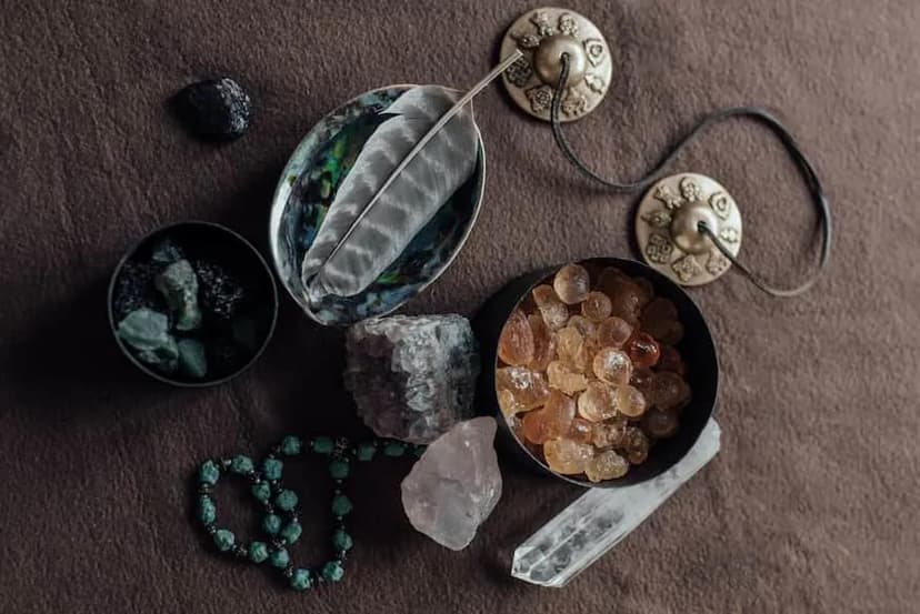 פריטים המשמשים לטיפול בקריסטלים - למצוא מטפלים בקריסטלים בקלות - AlternaBe